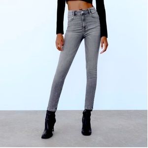 NWT ZARA high rise sculpt jeans in gray. Size 0 / 25 waist. High stretch skinny